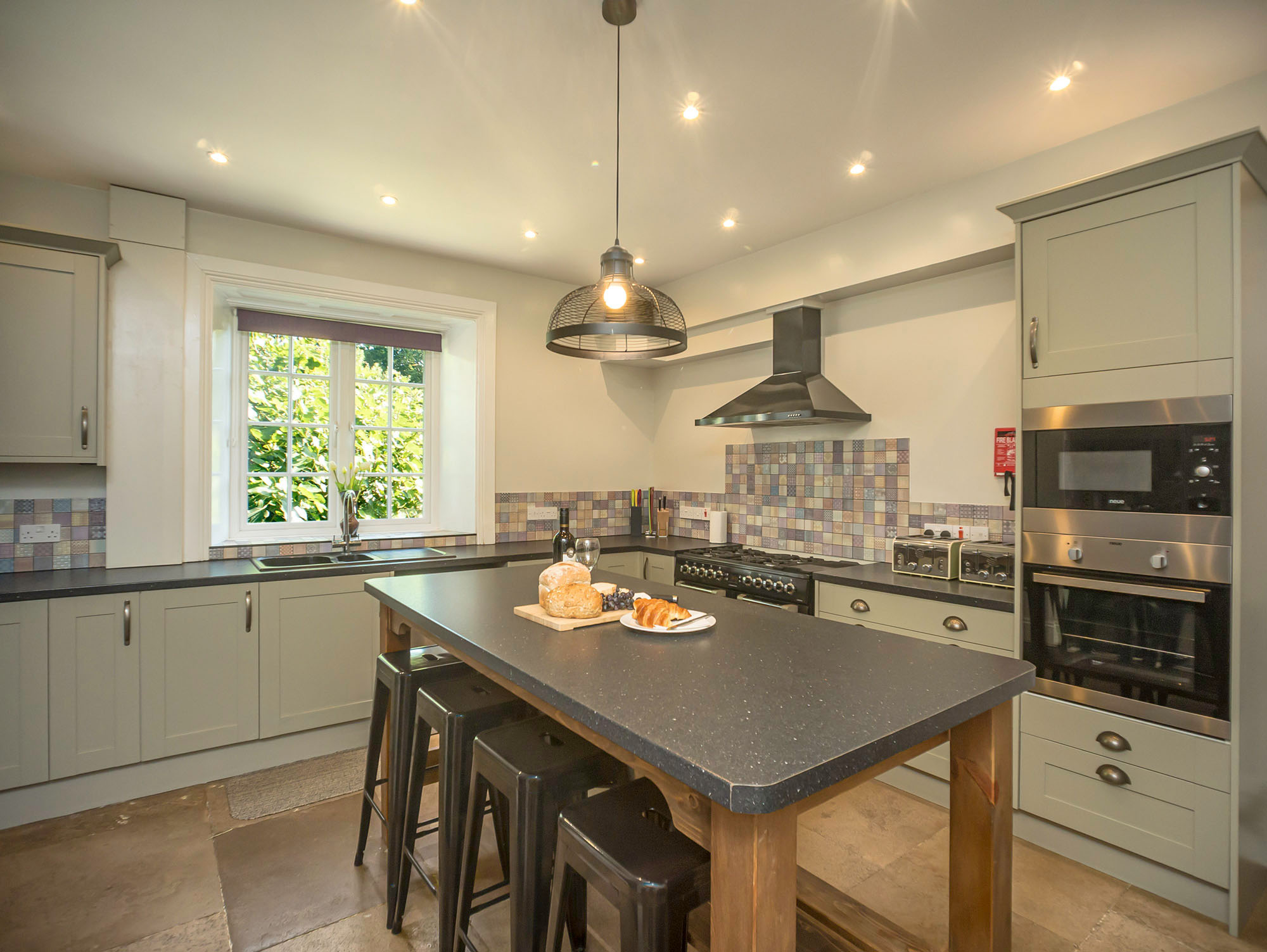 A 7-bedroom holiday rental farmhouse in Corfe Castle, Dorset